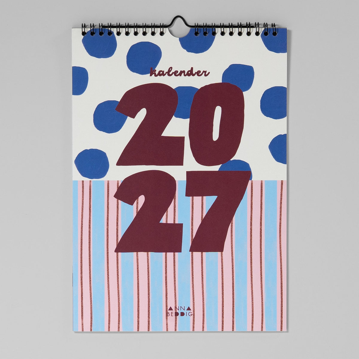 Anna Beddig Monatskalender 2027 im A4-Format: Titelseite mit verspieltem Mustermix und Ringbindung