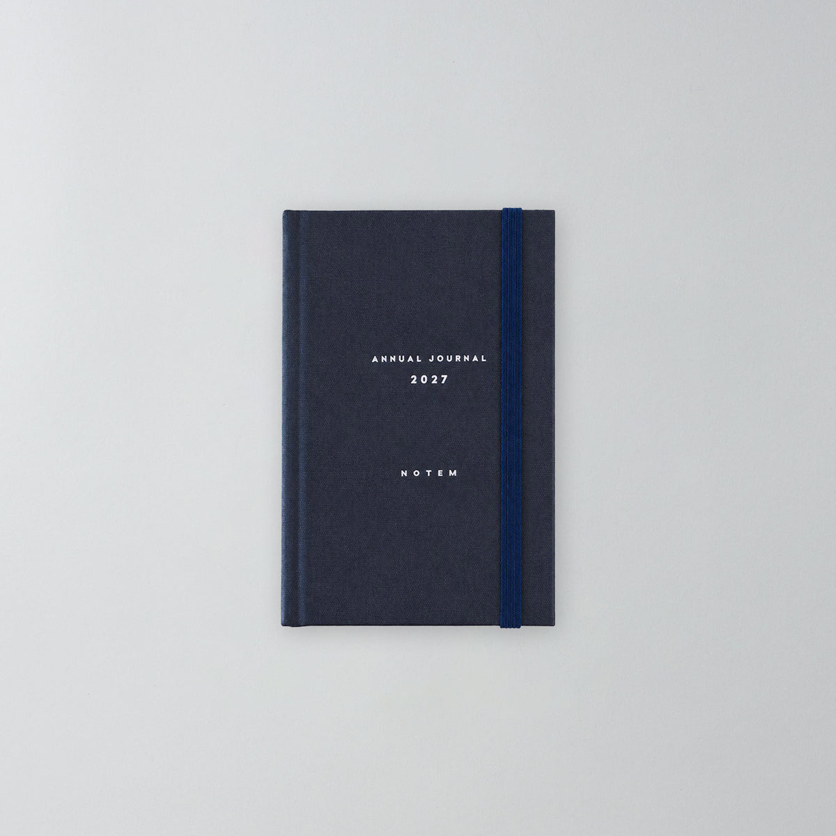 Notem Alva Annual Journal 2027 in Navy: A6 Hardcover-Kalender mit Stoffeinband von vorn #Farbe_Navy