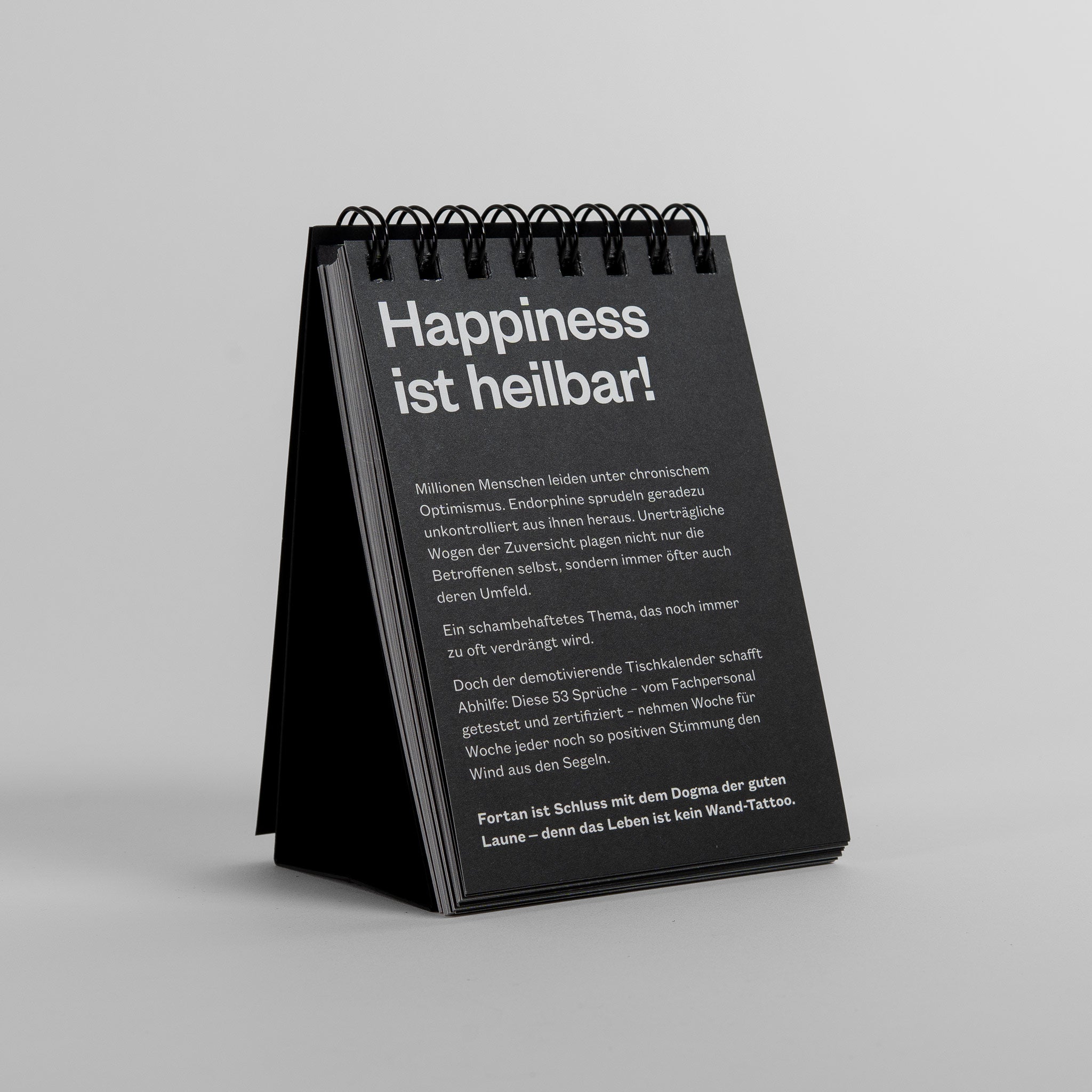 Innenseite des demotivierenden Tischkalenders 2027 mit dem Spruch „Happiness ist heilbar“