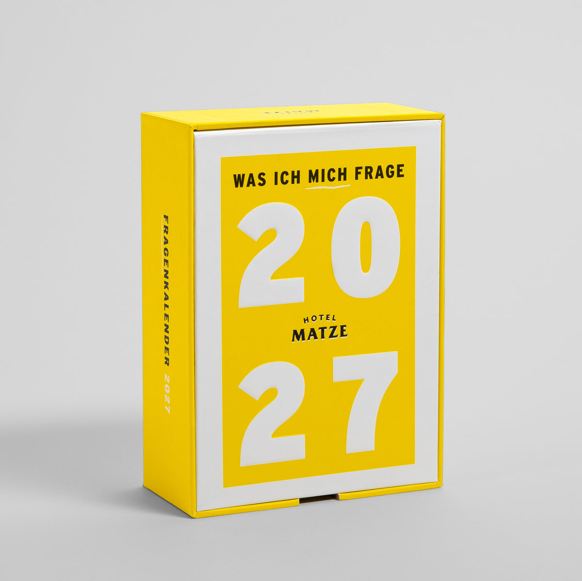 Hotel Matze Abreißkalender Was ich mich frage 2027 in gelber Sammelbox mit großer weißer 2027 auf dem Deckel