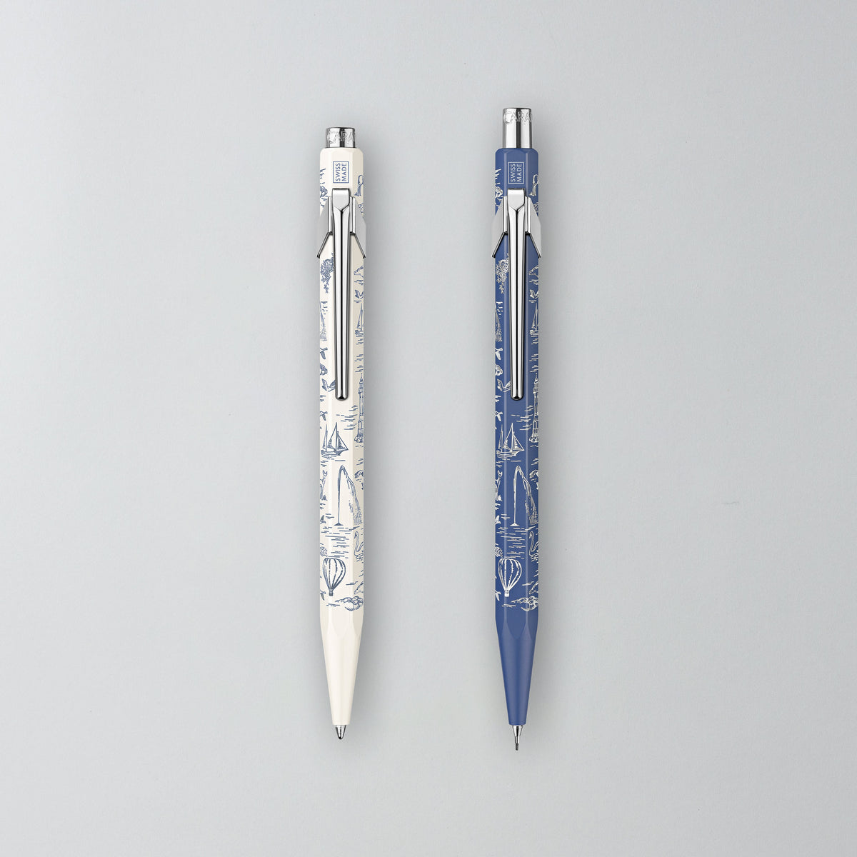 Caran d’Ache 849 Kugelschreiber und Minenhalter Toile de Jouy Set in Weiß und Blau