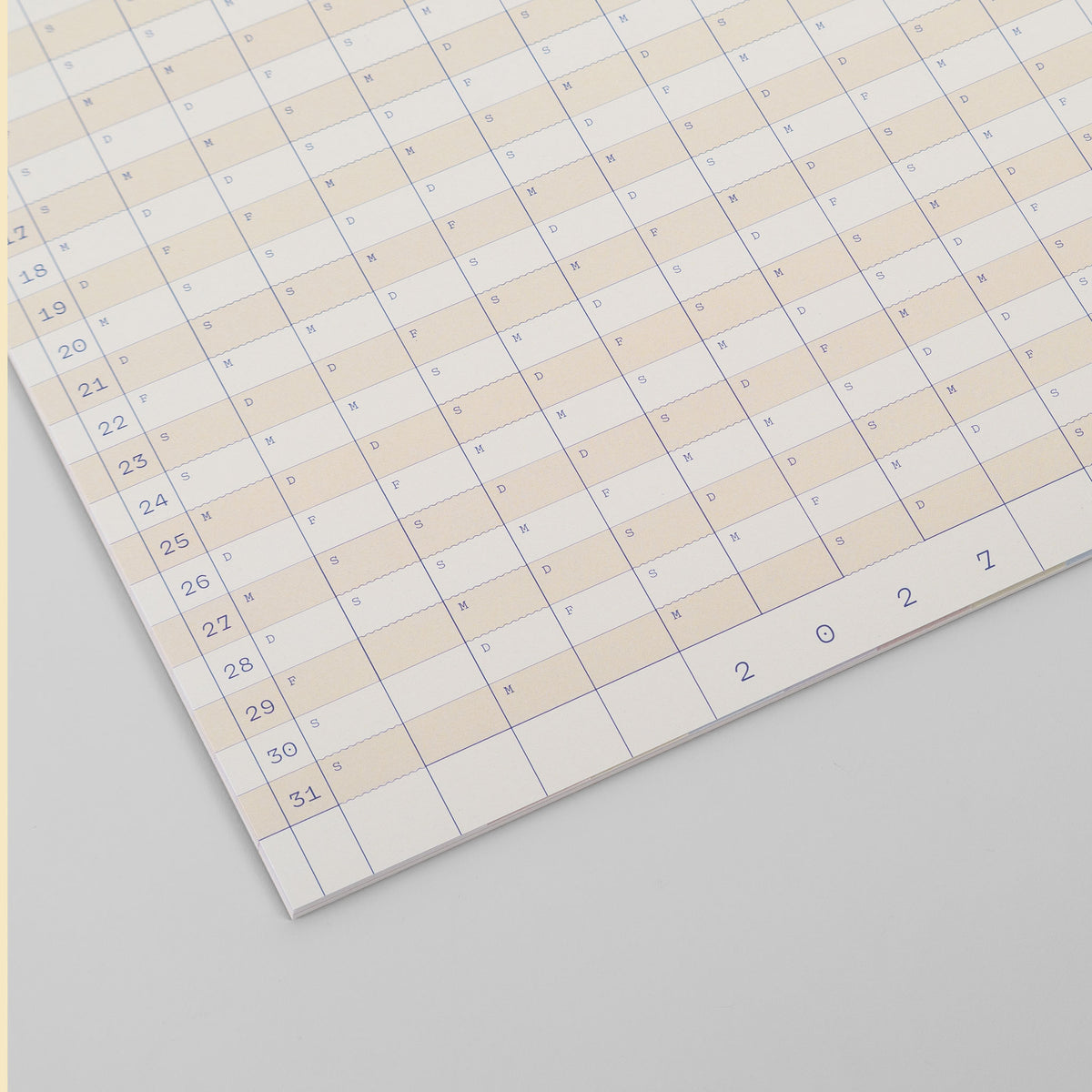 Detailaufnahme der Jahresübersicht im Familienkalender 2027 im A3-Format