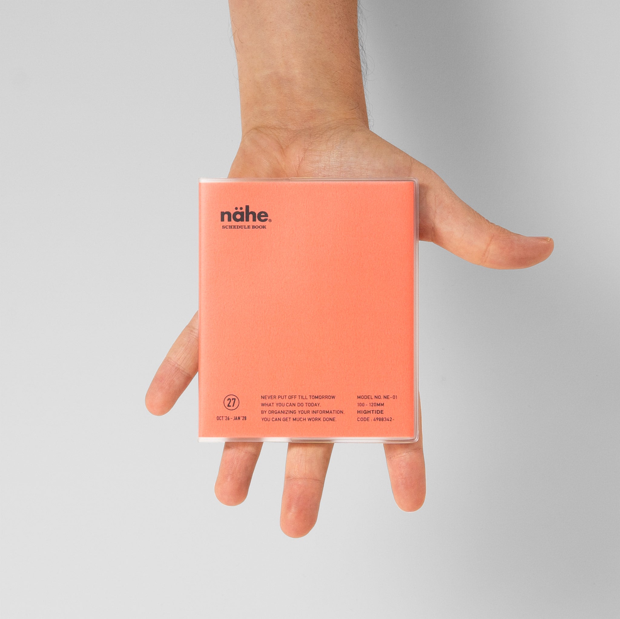 Größenvergleich Square – der Nähe Monatskalender neben der Hand