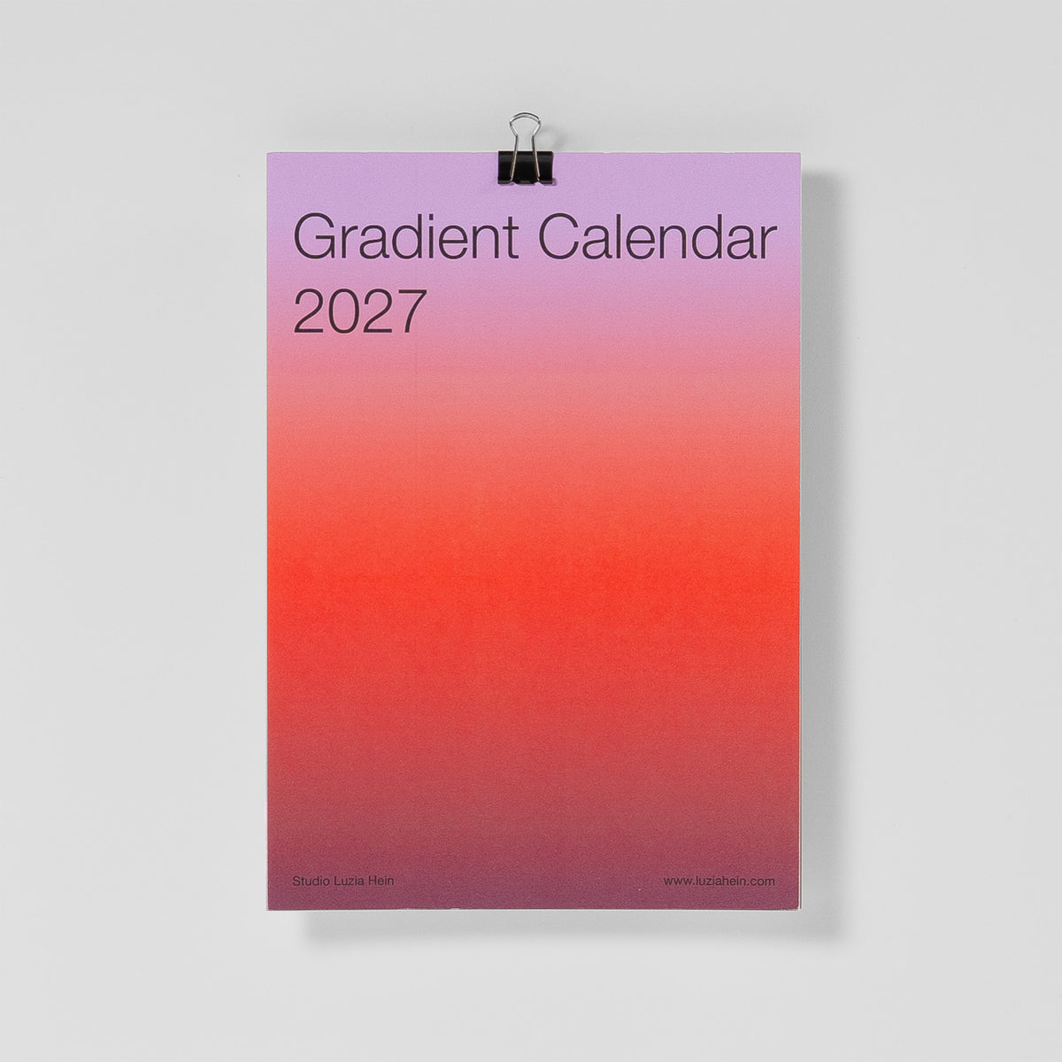 Gradient Calendar 2027 von Studio Luzia Hein: Titelblatt mit Farbverlauf von Flieder über leuchtendes Rot zu Beere