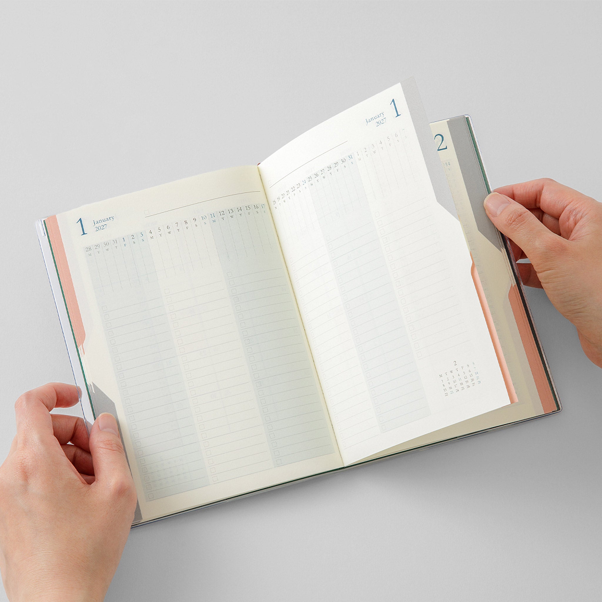 Midori B6 Doppelplaner mit Wochen-To-Do 2027 – Aufschlagen über das graue Register
