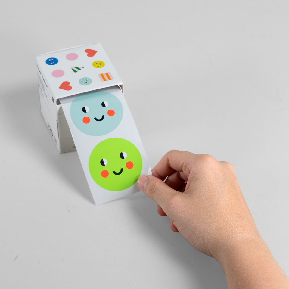 Sticker auf Rolle / Happy Birthday Formen