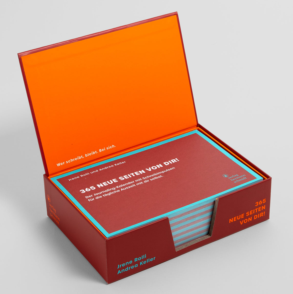 Geöffnete Box des Journaling-Kalenders 365 neue Seiten von dir 2027 mit orangefarbener Deckelinnenseite